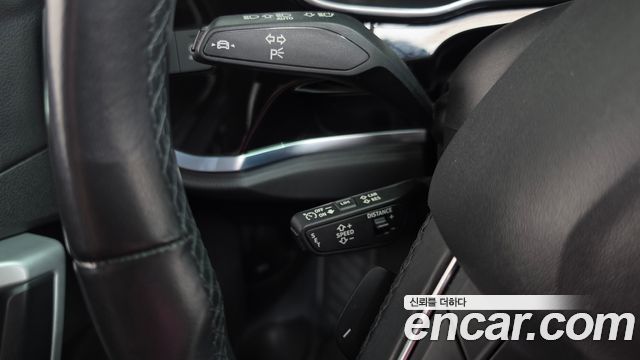 Audi Q3 2022 — photo 28