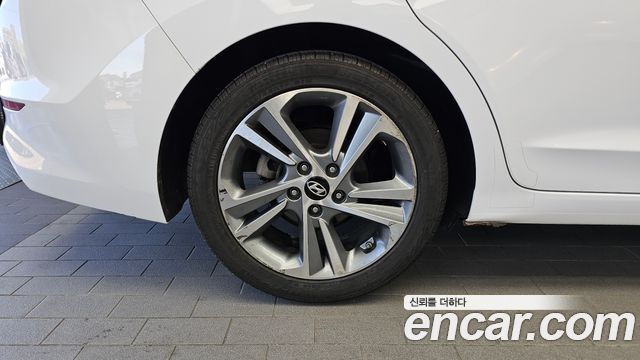 Hyundai AVANTE 2017 — photo 5