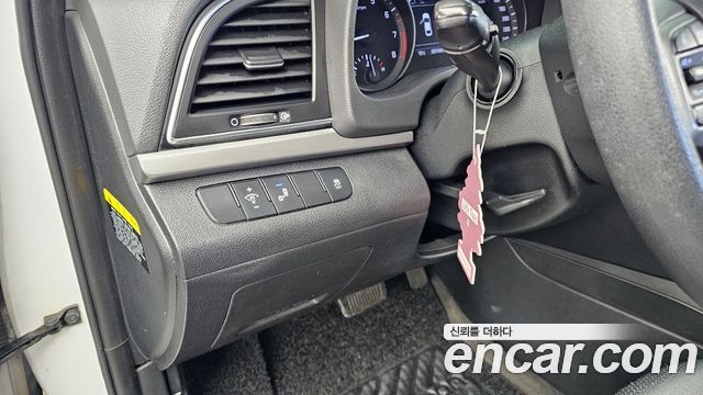 Hyundai AVANTE 2017 — photo 16