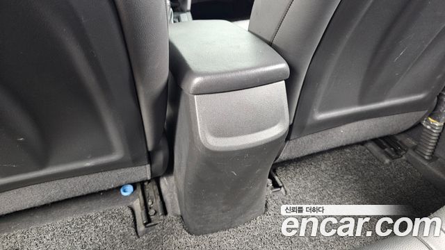 Hyundai AVANTE 2017 — photo 19
