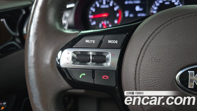 Kia K7 2017 — photo 24