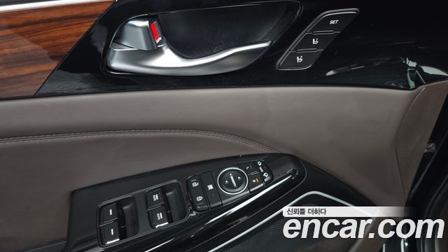 Kia K7 2017 — photo 29