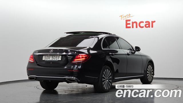 Mercedes-Benz E-Class 2017 — photo 2