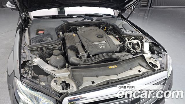 Mercedes-Benz E-Class 2017 — photo 6
