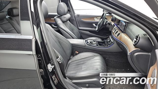 Mercedes-Benz E-Class 2017 — photo 10
