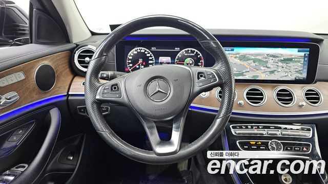 Mercedes-Benz E-Class 2017 — photo 13