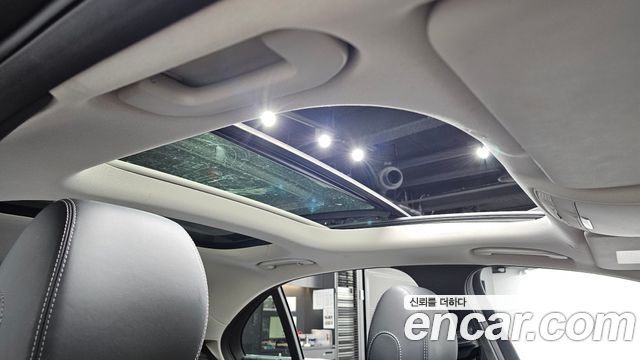 Mercedes-Benz E-Class 2017 — photo 18