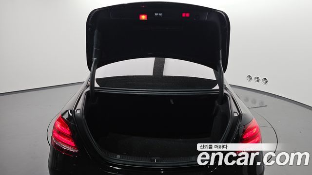 Mercedes-Benz E-Class 2017 — photo 20