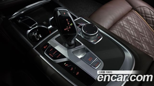 BMW 7-Series 2021 — photo 12