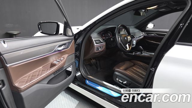BMW 7-Series 2021 — photo 13