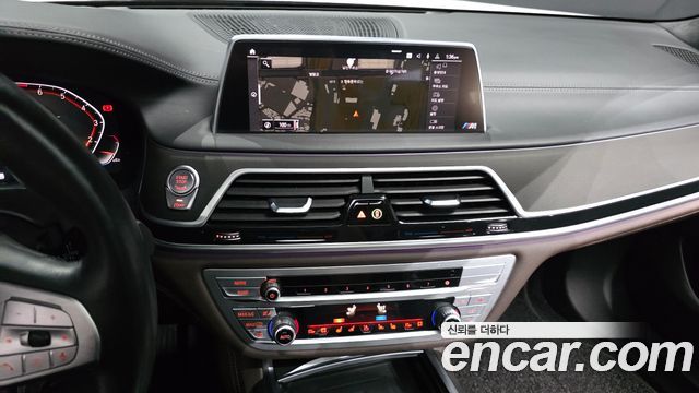 BMW 7-Series 2021 — photo 20