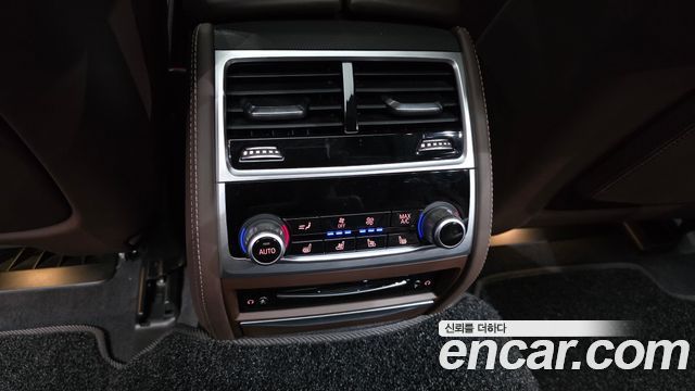 BMW 7-Series 2021 — photo 24