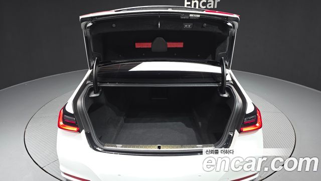 BMW 7-Series 2021 — photo 26