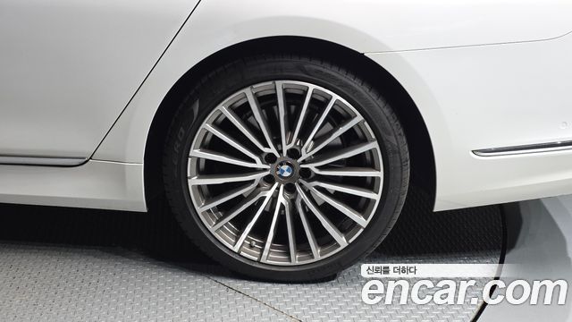 BMW 7-Series 2021 — photo 7