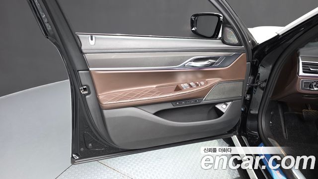 BMW 7-Series 2021 — photo 14
