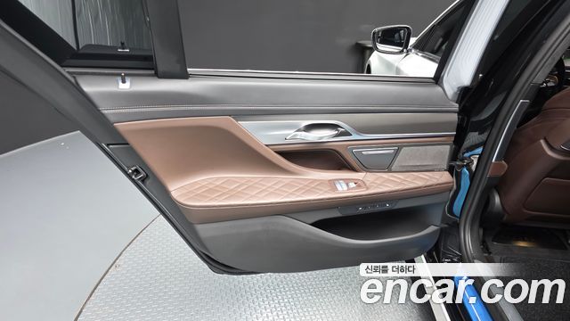BMW 7-Series 2021 — photo 15