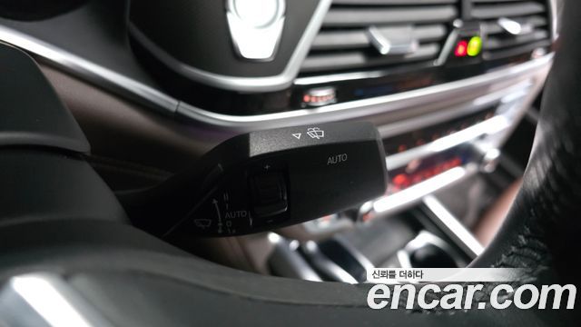 BMW 7-Series 2021 — photo 28