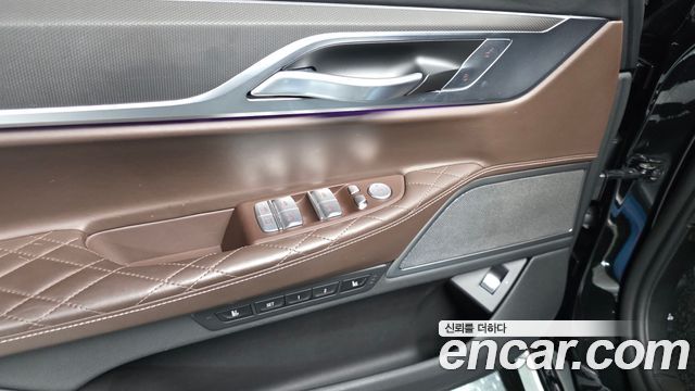 BMW 7-Series 2021 — photo 30