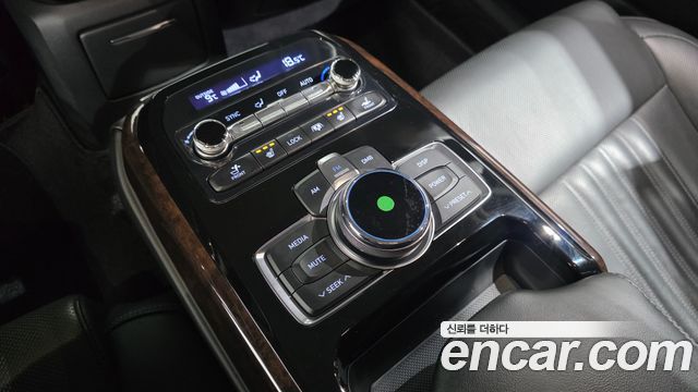 Genesis EQ900 2018 — photo 24