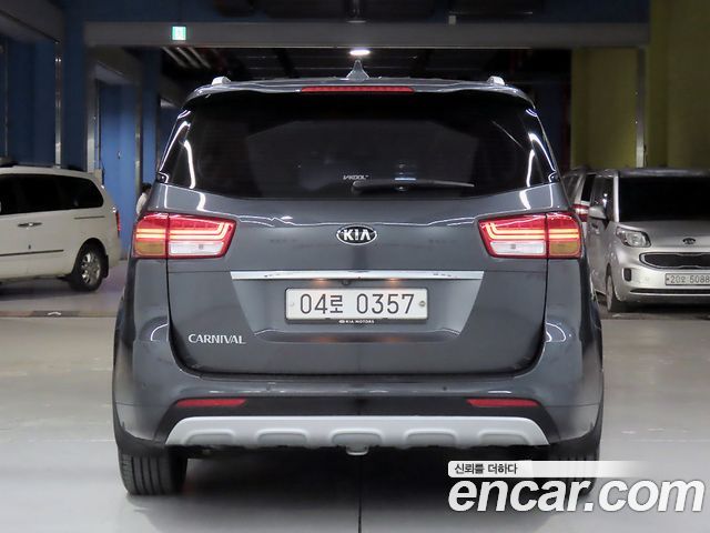 Kia Canival 2017 — photo 4