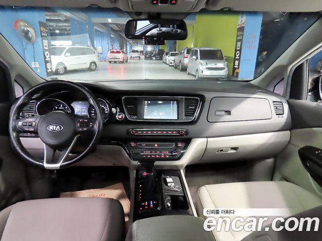 Kia Canival 2017 — photo 7