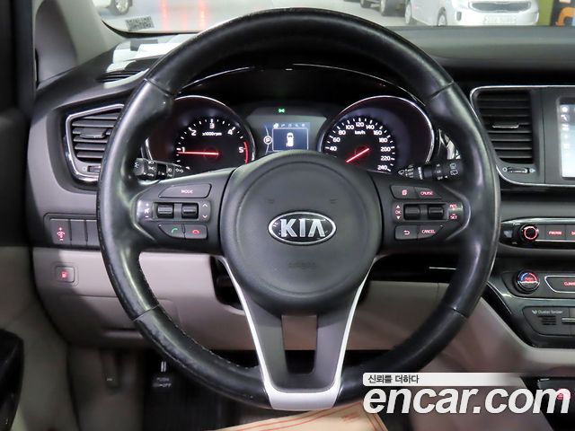 Kia Canival 2017 — photo 14