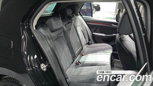 Volkswagen Golf 2025 — photo 17
