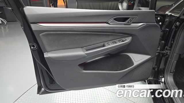 Volkswagen Golf 2025 — photo 14