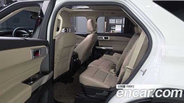 Ford Explorer 2021 — photo 11
