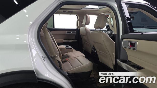 Ford Explorer 2021 — photo 12