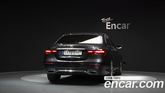 Mercedes-Benz E-Class 2021 — photo 4
