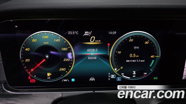 Mercedes-Benz E-Class 2021 — photo 11