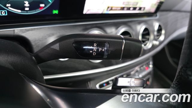 Mercedes-Benz E-Class 2021 — photo 12