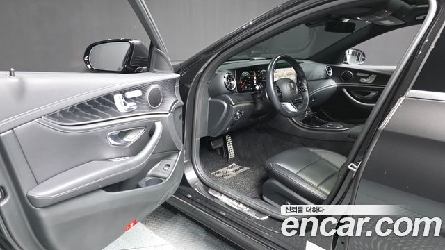 Mercedes-Benz E-Class 2021 — photo 13
