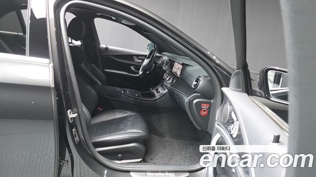 Mercedes-Benz E-Class 2021 — photo 17