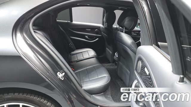 Mercedes-Benz E-Class 2021 — photo 18