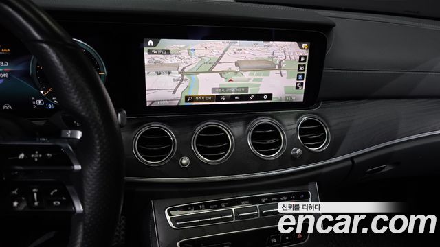Mercedes-Benz E-Class 2021 — photo 20