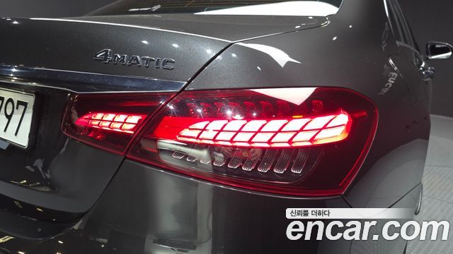Mercedes-Benz E-Class 2021 — photo 9