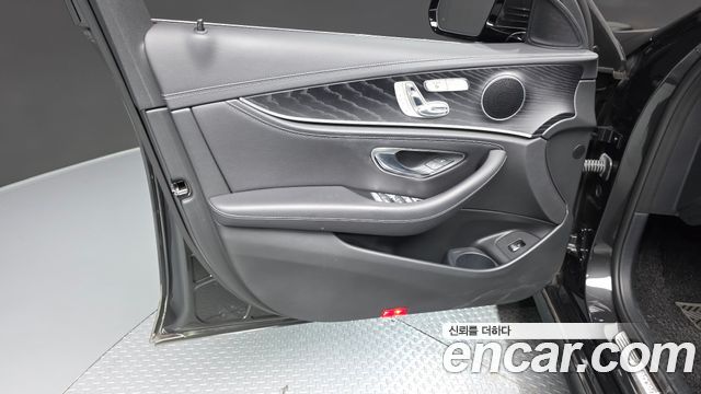 Mercedes-Benz E-Class 2021 — photo 14