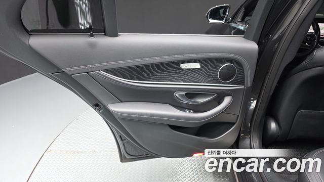 Mercedes-Benz E-Class 2021 — photo 15