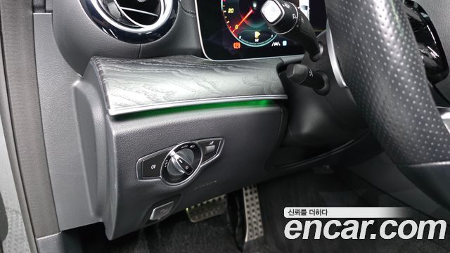 Mercedes-Benz E-Class 2021 — photo 30