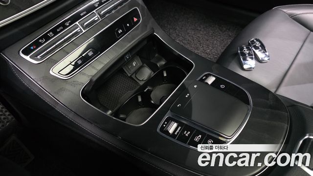 Mercedes-Benz E-Class 2021 — photo 31