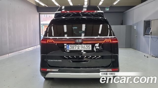 Kia Canival 2021 — photo 3