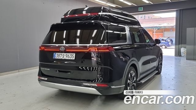 Kia Canival 2021 — photo 4