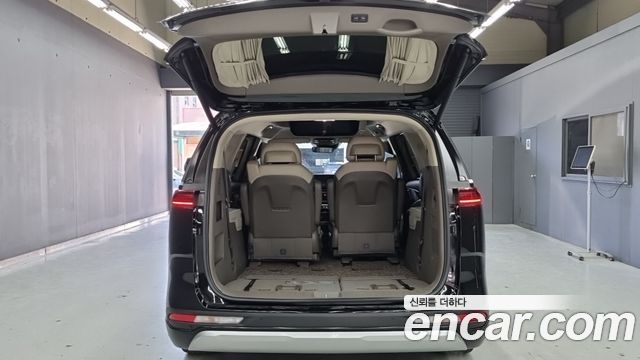 Kia Canival 2021 — photo 16