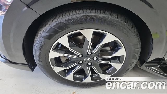 Kia Canival 2021 — photo 17