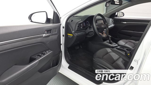 Hyundai AVANTE 2020 — photo 13