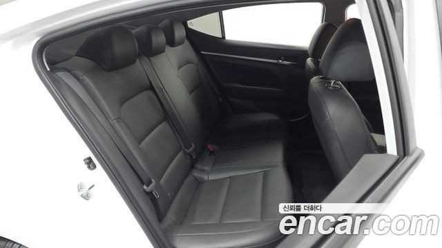 Hyundai AVANTE 2020 — photo 17