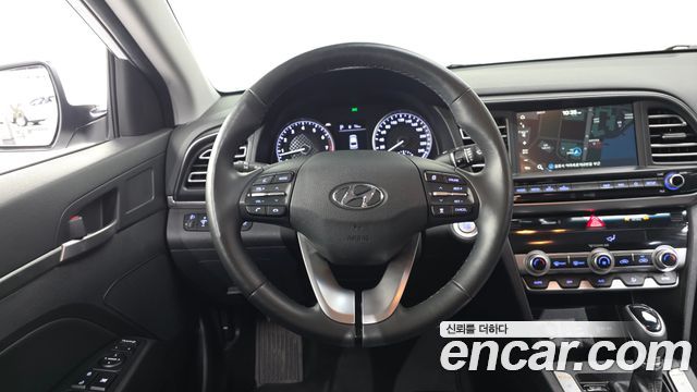Hyundai AVANTE 2020 — photo 18