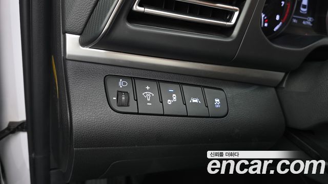 Hyundai AVANTE 2020 — photo 24